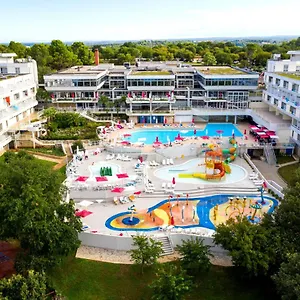 Delfin Plava Laguna Szálloda Mugeba