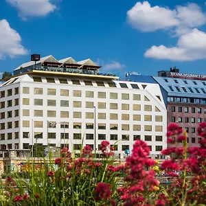 Radisson Red Hotel, **** וינה