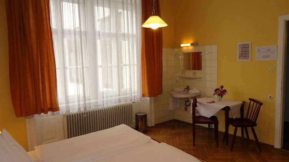 Pension Lehrerhaus Vienna 2*,  Austria