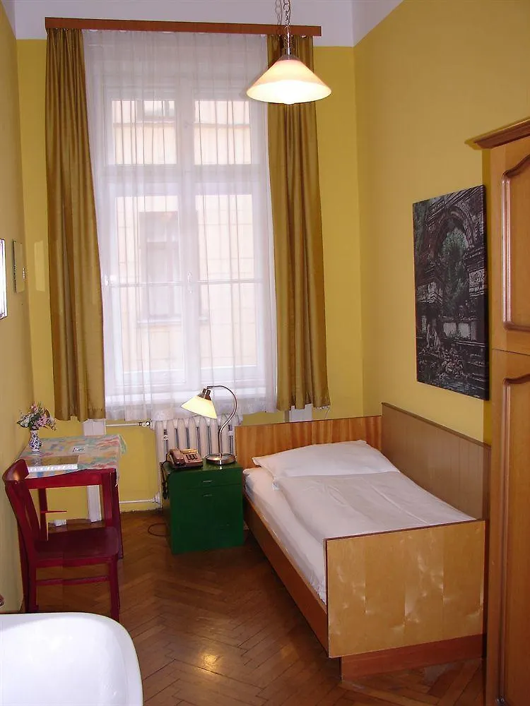 Pension Lehrerhaus Wenen 2*,